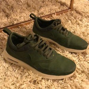 Nike Air Max Thea- Olive Green!💚